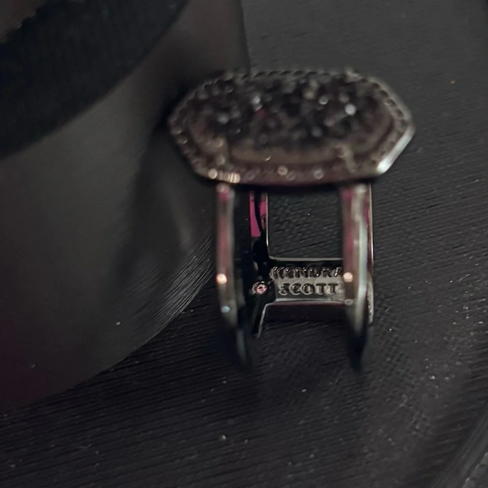 Kendra Scott Elyse Ring in Gunmetal - Picture 5 of 8